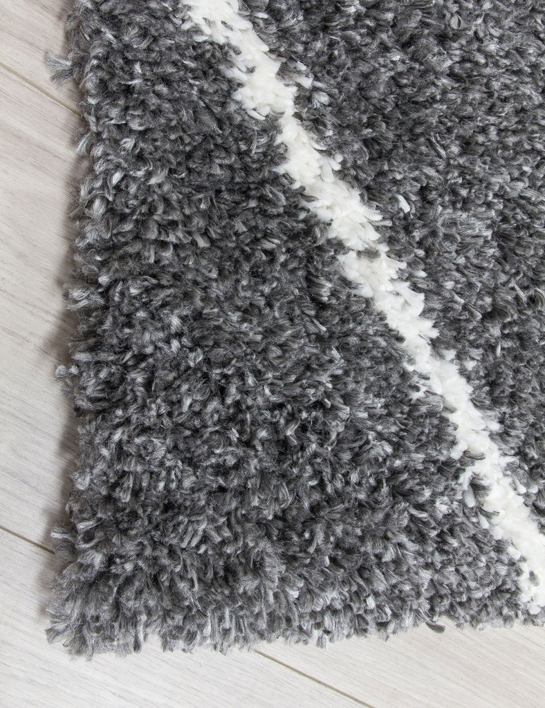 Fantasy Trellis Dark Grey/Cream Shaggy Rug - MacCarthys