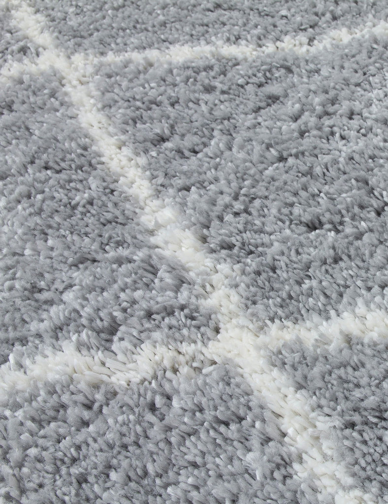 Fantasy Trellis Light Grey/Cream Shaggy Rug - MacCarthys